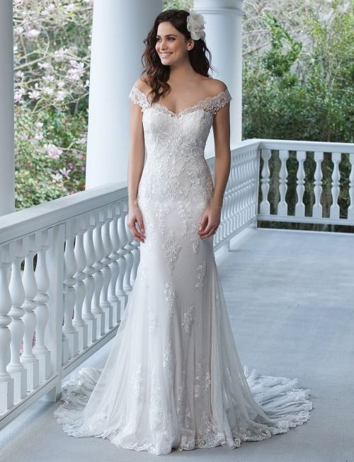 elegant fishtail wedding dress