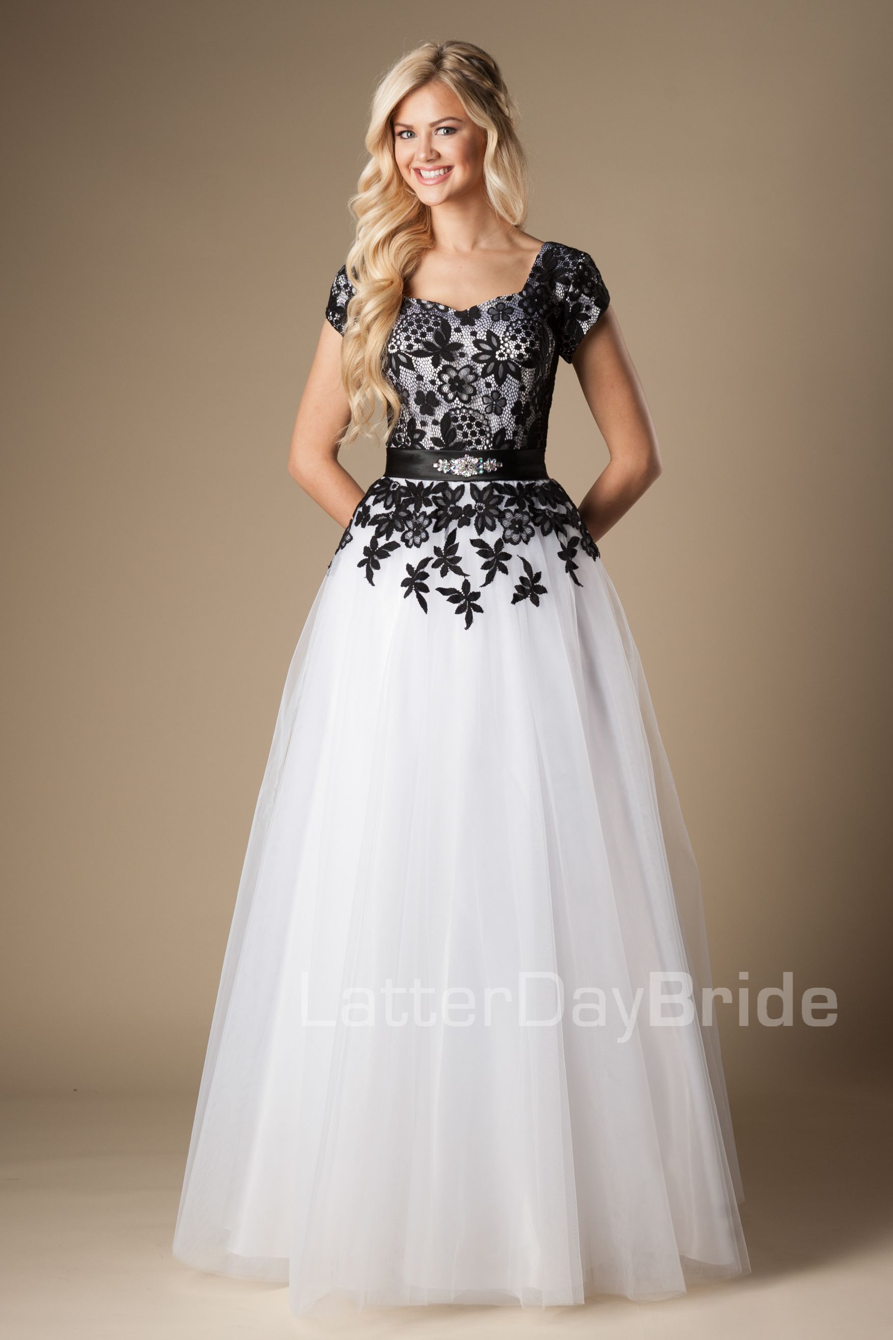 Simple Black And White Long Modest  Prom  Dresses  With Cap 