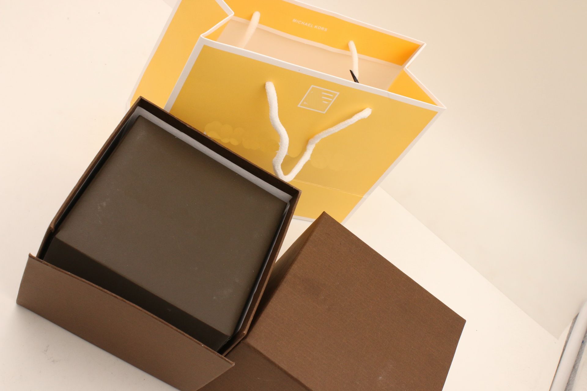 the best watch cases for men china high quality best selling cheap wholesale luxury fashion brown watch box for men brand new watches boxes cases manual single case the best watch cases for men china high quality best selling cheap wholesale luxury fashion brown watch box for men brand new watches boxes cases manual single case
