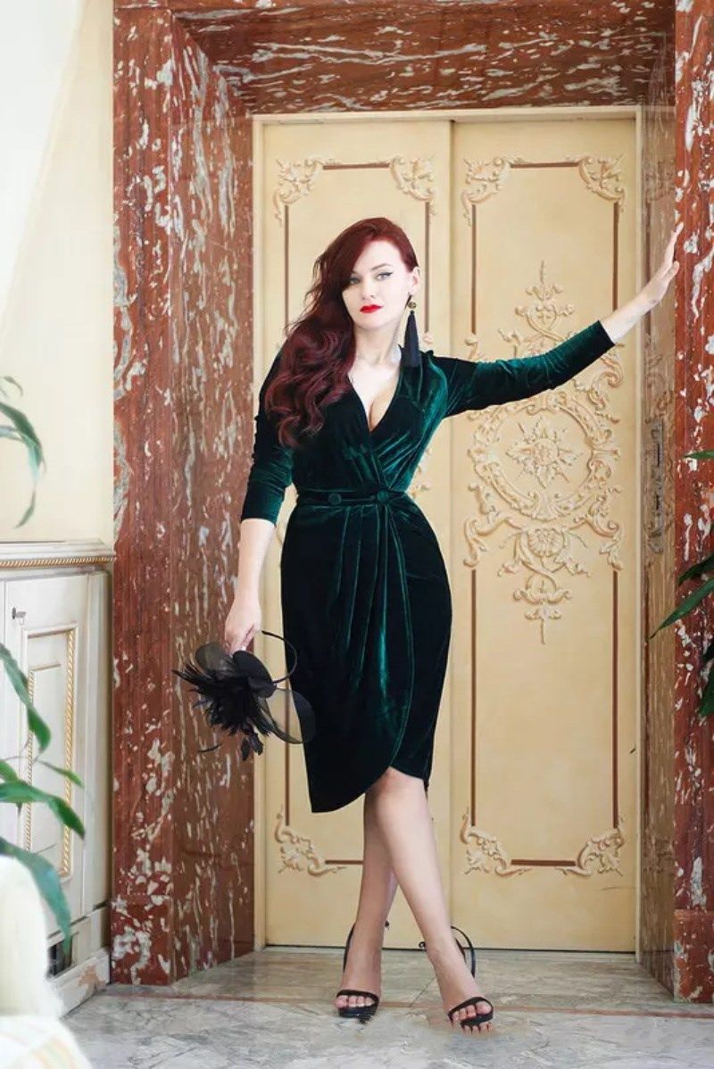Emerald Green Velvet Evening Dresses Knee Length Charming Deep V