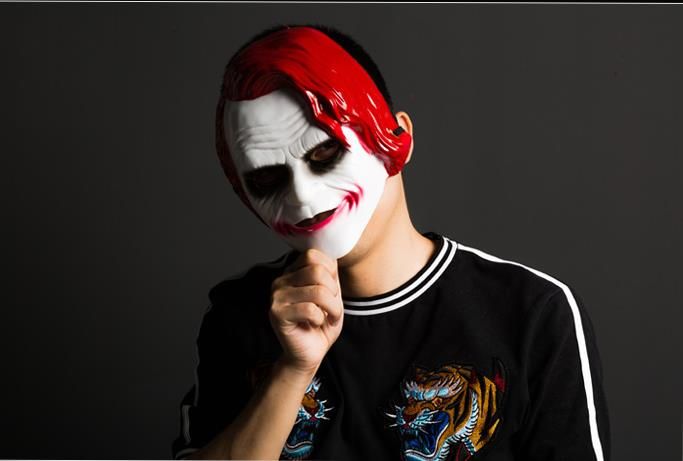 Grosshandel Terrorist V Clown Maske Sah Geister Sparta Fur Vendetta Halloween Tanz Mannlichen Erwachsenen Viele Arten Masken Schadel Von T6689 14 24 Auf De Dhgate Com Dhgate
