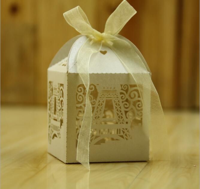 2017 Romantique Tour Eiffel De Mariage Cadeau Boîte élégant De Luxe Décoration Laser Coupe Partie Doux Faveurs Invité Cadeau De Mariage Papier