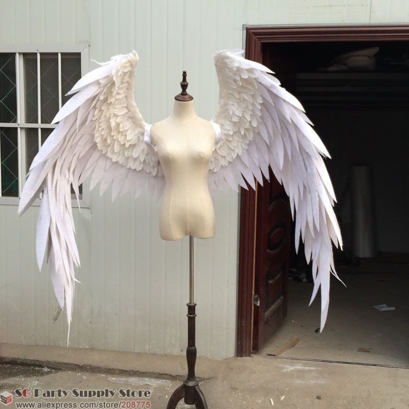 Costumées belles ailes d'ange plume de dessin animé rouge blanc pour le spectacle de mode Affiche props tir de mariage costume de cosplay jeu