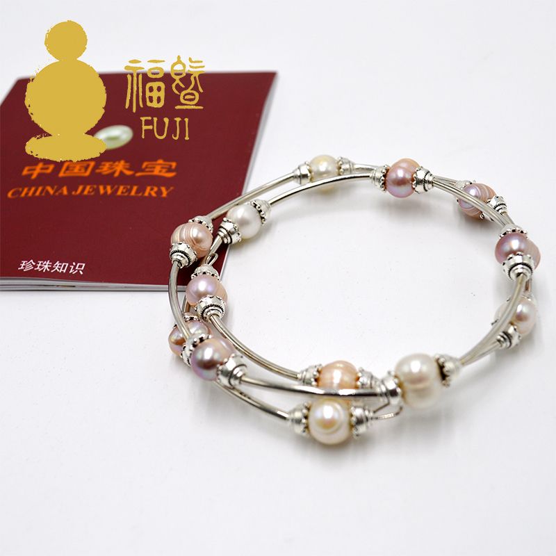 pearl bracelet with bow