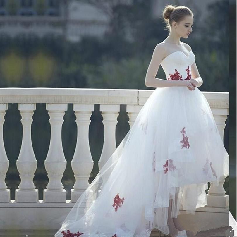 Acquistare Castello Bianco E Rosso Appliques Abiti Da Sposa Da Principessa  Parte Anteriore Corta Posteriore Lunga A Line Stile Giardino Abiti Da Sposa  Moderni Hi Lo Moda Tulle Economico | Consegna Veloce