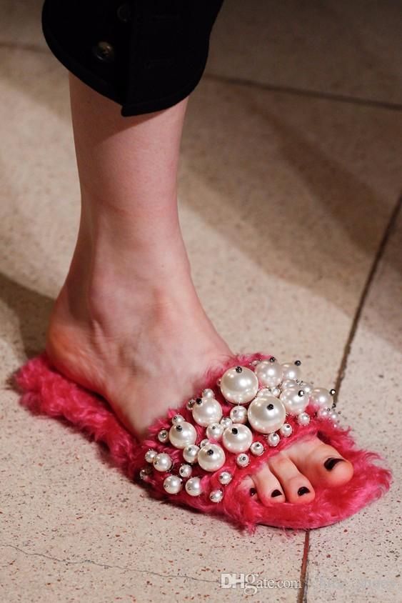 fashion-2017-embellished-faux-fur-women-slippers.jpg