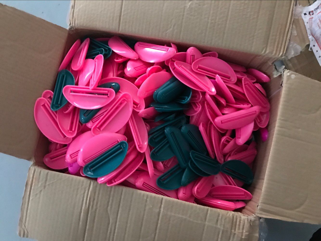 2020 OEM Customized Toothpaste Tube Squeezer Tooth Paste Cleanser