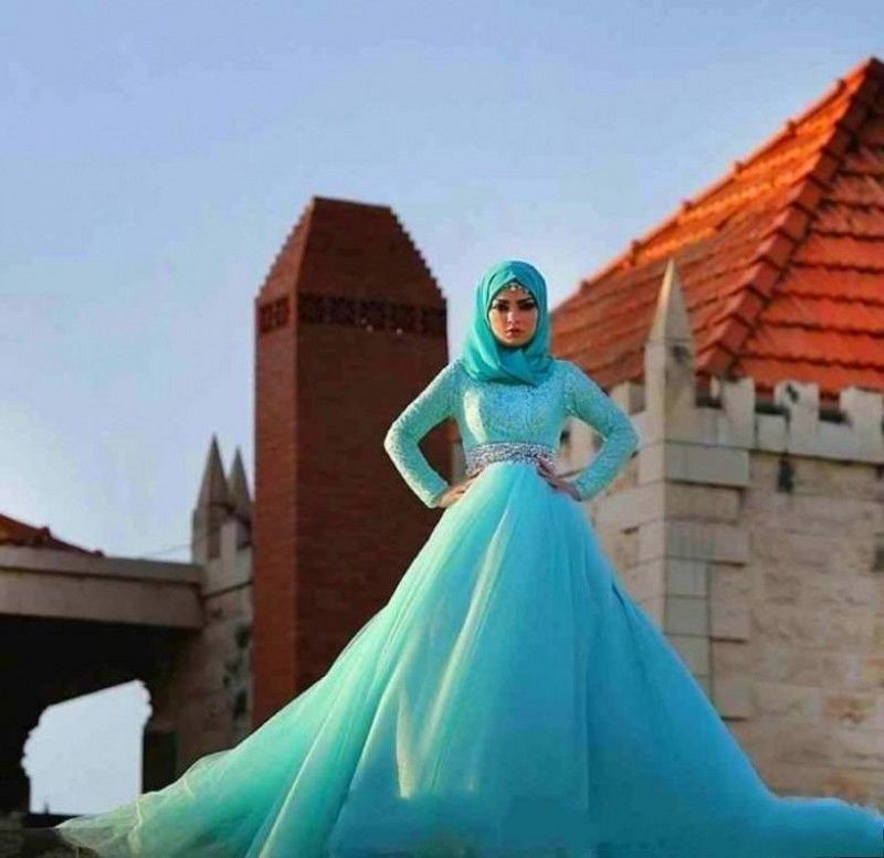 2017 Hijab Robes De Mariée Arabe Bleu Tulle Dentelle Cristal Robes De Mariée Une Ligne Balayage Train À Manches Longues Manches Musulman Robes De Mariée Sur Mesure