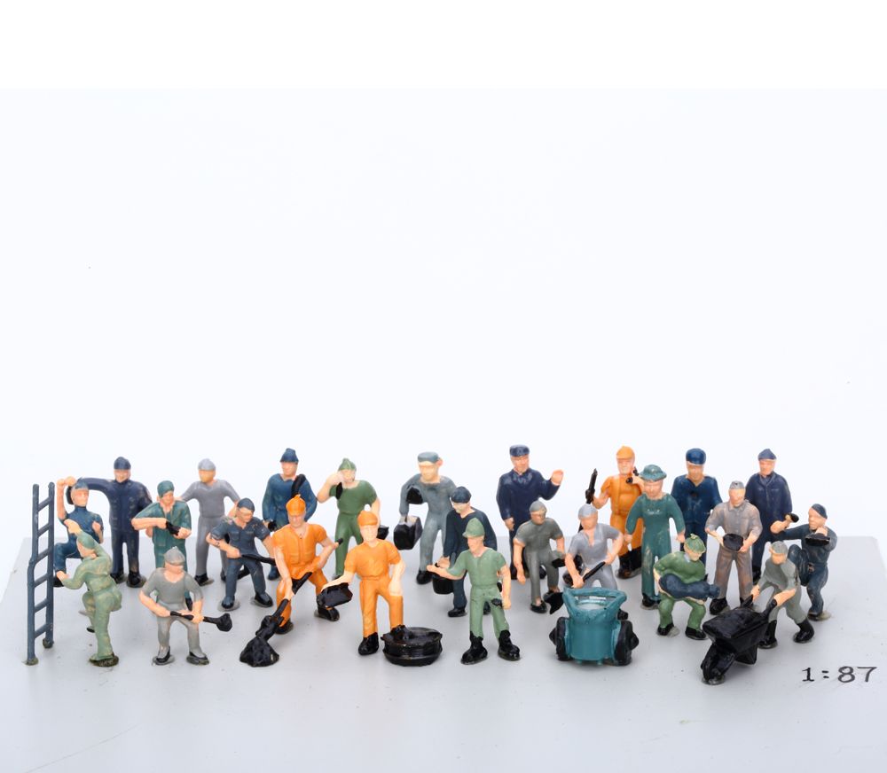 ho scale model figures