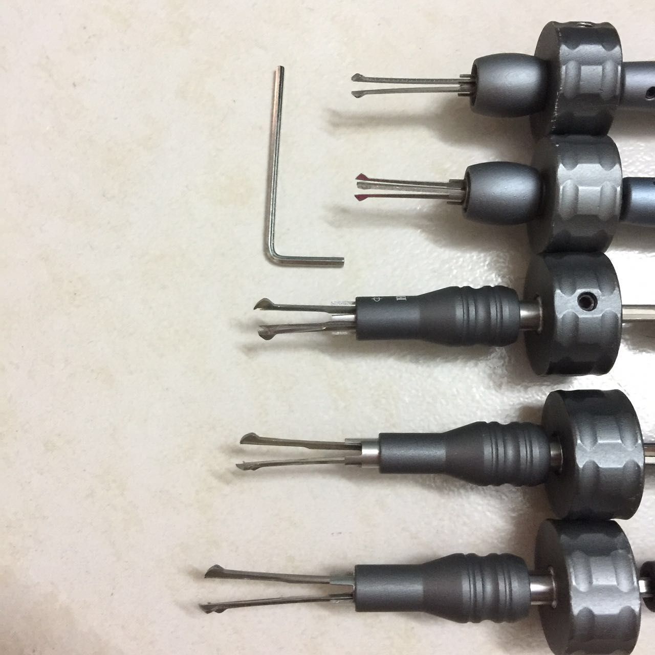 Popular HK 5 In 1 Adjustable Cross Lock Opener Locksmith Tool Pick Lock