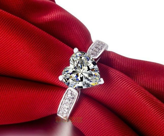 الجملة مجوهرات مايكرو معبد القلب 2ct فضة ضمان الذهب الأبيض اللون الاصطناعية خاتم الماس المرأة مجوهرات الزفاف العصرية