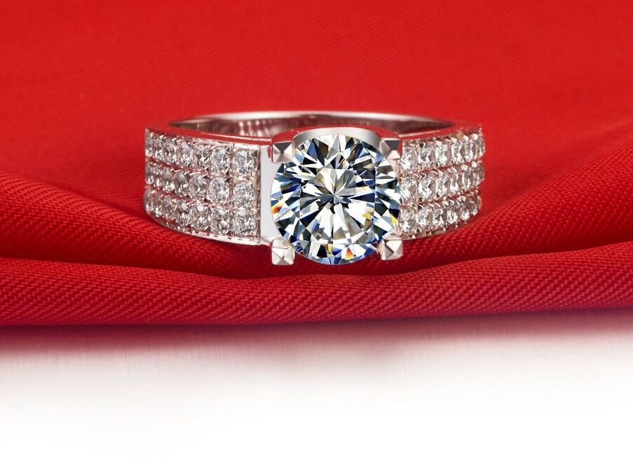 Envío gratis rápido 1CT ronda corte de plata fina anillo de compromiso de compromiso de diamantes sintéticos 18 K oro blanco plateado mujeres anillos de boda de las mujeres