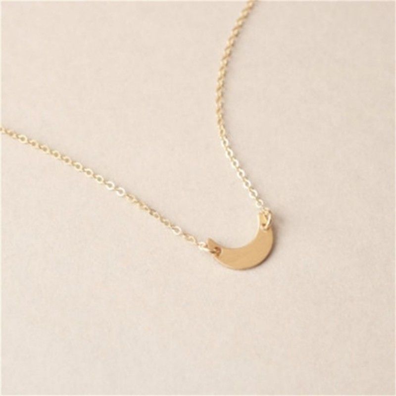 Fashion Classic Moon Necklace Jewelry Whole Simple Design Tiny Crescent Pendant Delicate Small