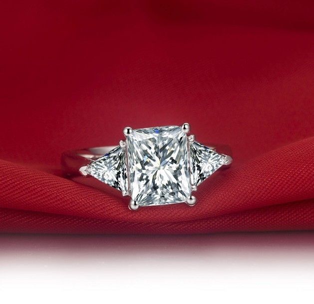 Trois pierres ForeverBeauty 2.5ct Excellentes Anneaux de diamant de style Star Cut avec l'or blanc argenté de 925 pour femme de mariage