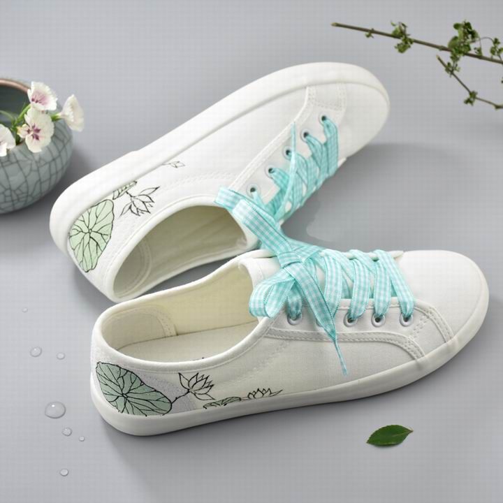 simple shoe painting