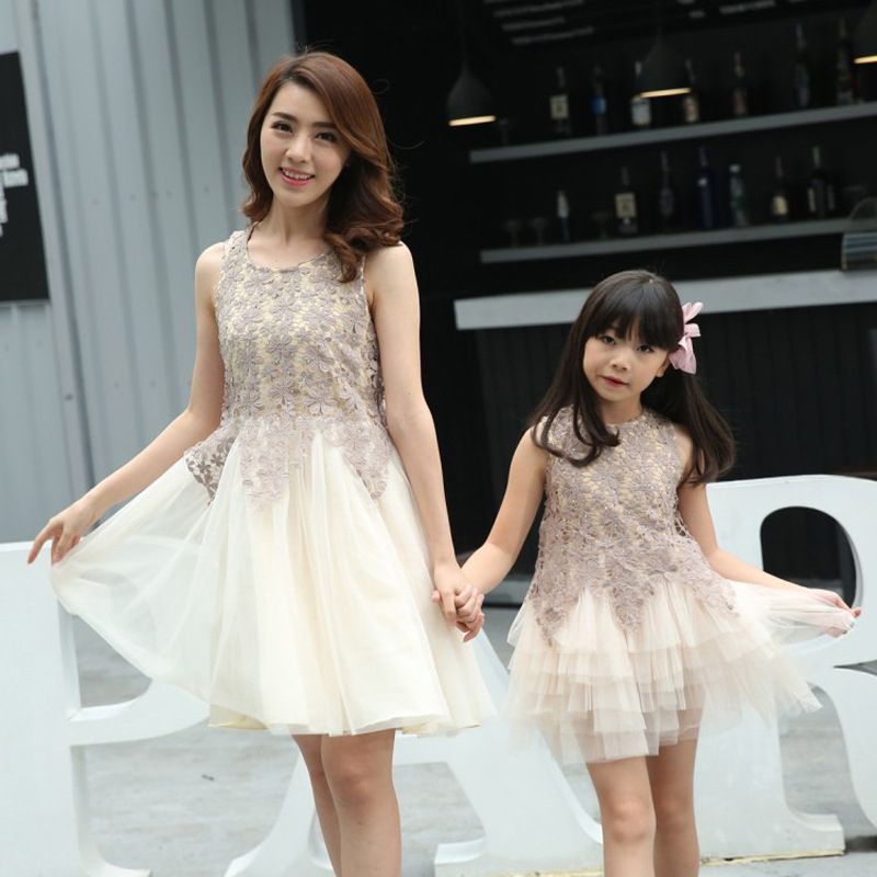 mother and daughter matching wedding outfits