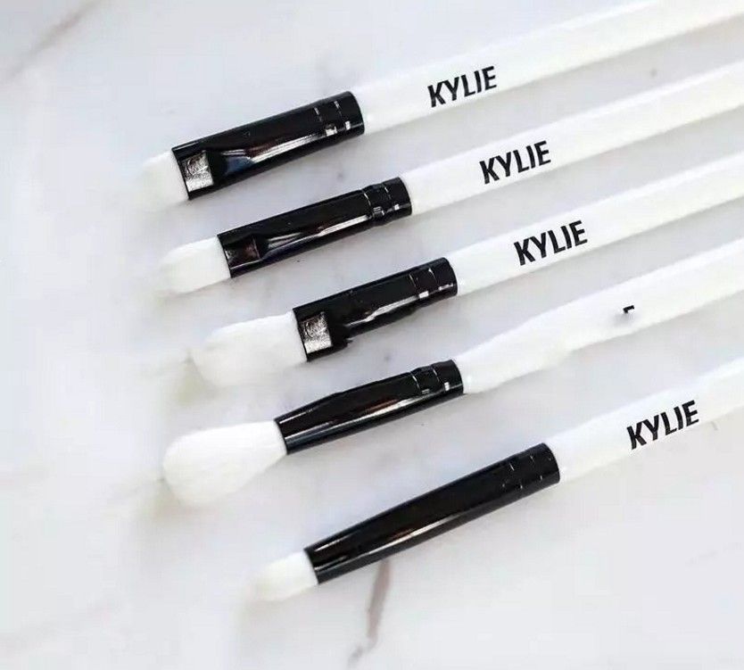 Kylie Jenner Cosmetic Holiday Edition Limited Edition Brush Makeup