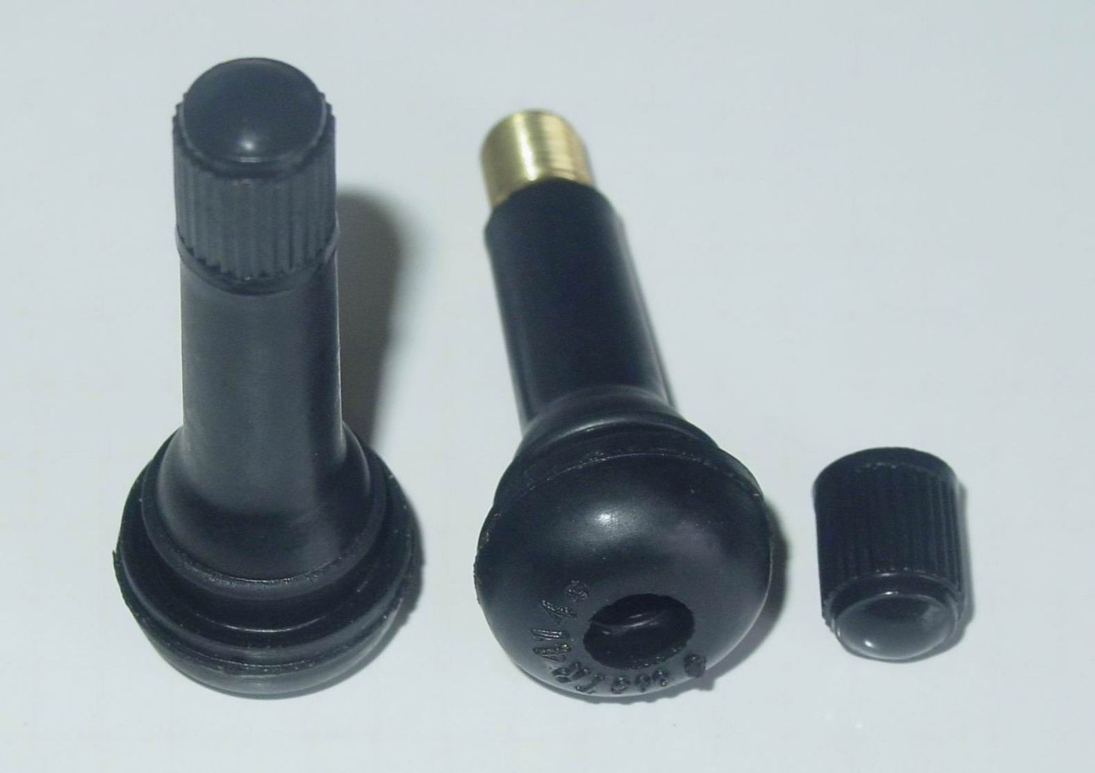 TR414 Tire Valves EPDM Rubber Snap In Tubeless Valves For Passenger