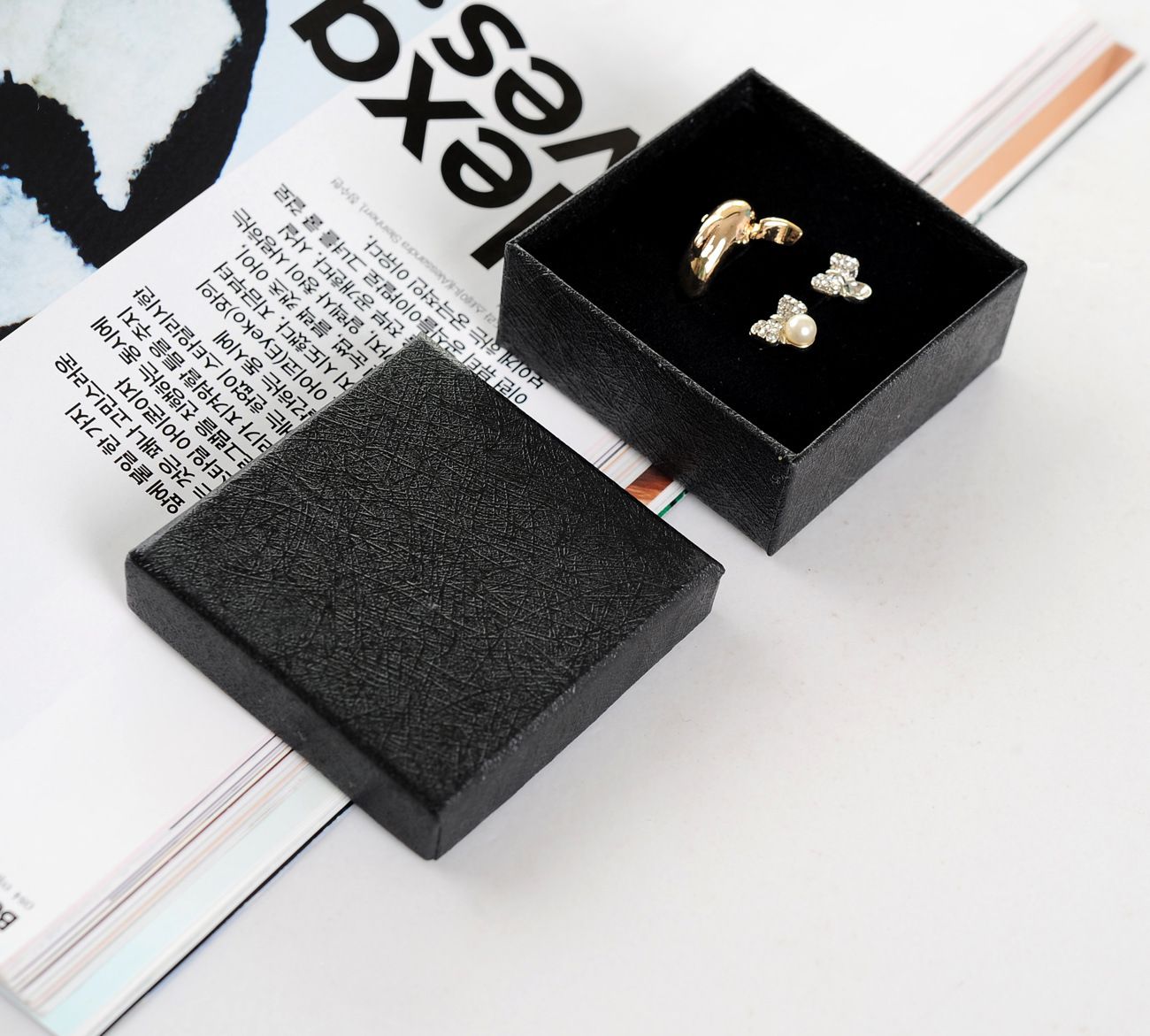 [Simple Seven]6.3*6.3*2.3cm Classic Black Jewelry Ring Box, Specialty Paper Bracelet Carrying box, Festival Pendant Display with Sponge