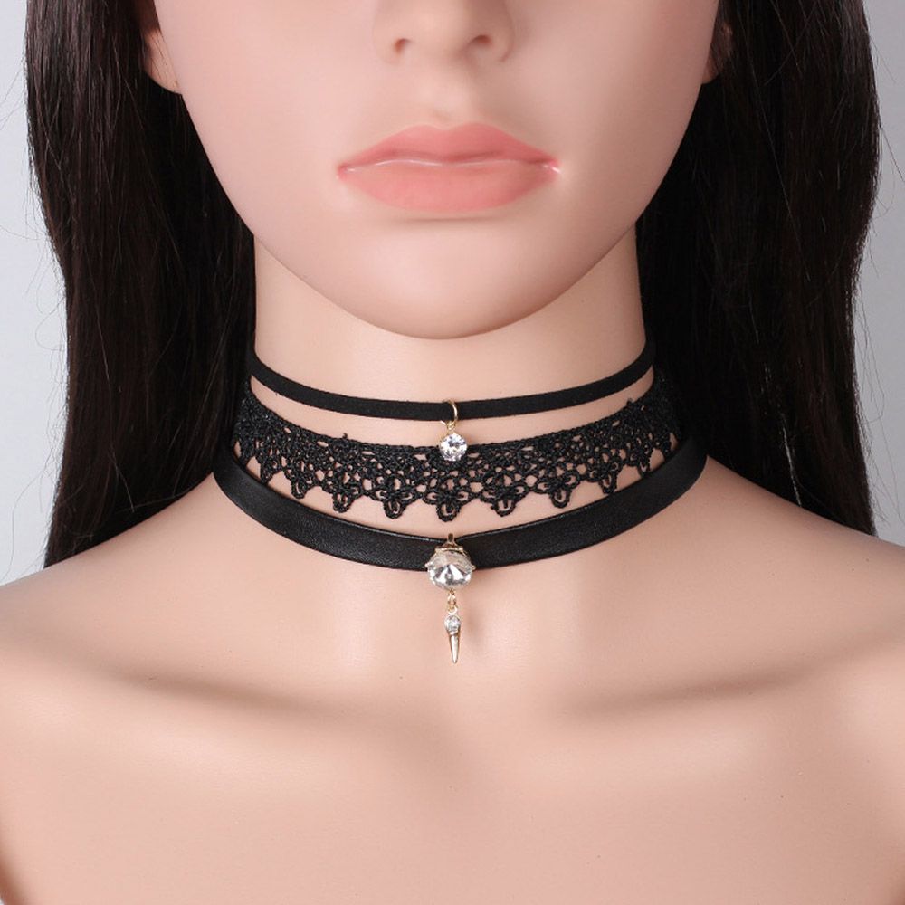 Lace Medallion Choker Set
