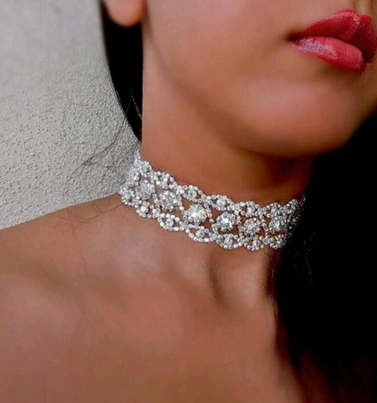 choker on neck