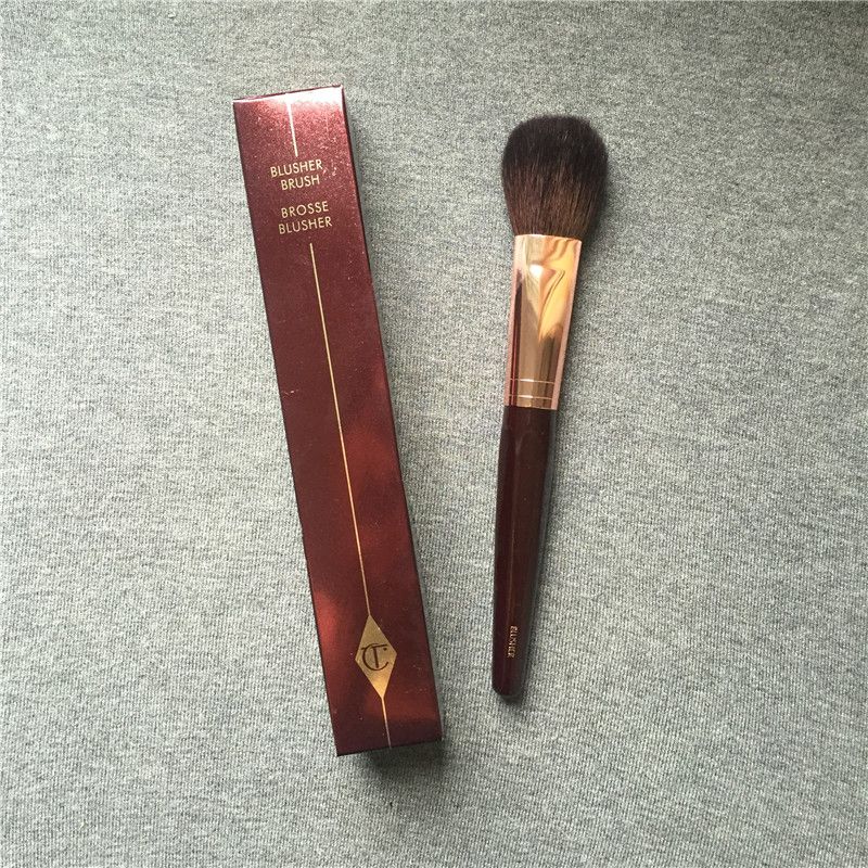 charlotte tilbury blusher brush