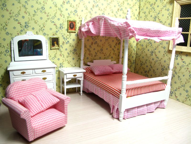 bedroom dollhouse