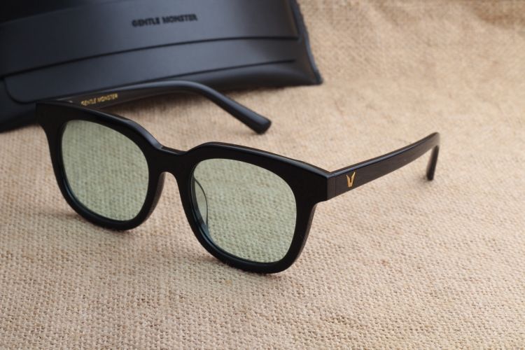 sunglasses with v on side