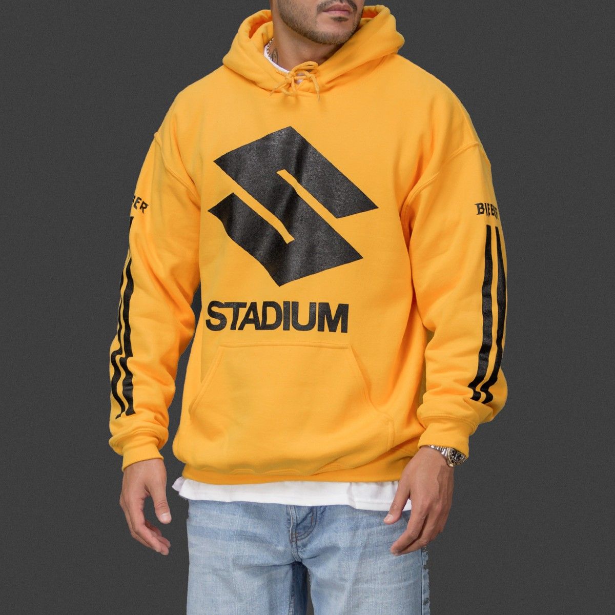 AttÄlu rezultÄti vaicÄjumam âyellow hoodieâ