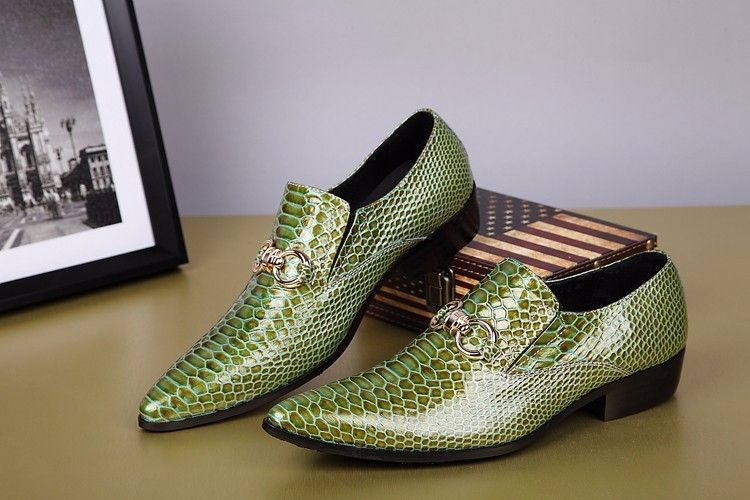 green alligator shoes