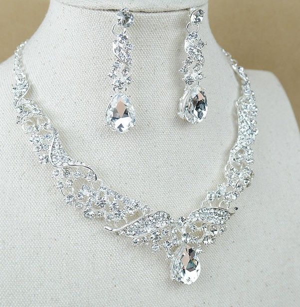 2017 Hot Sell New Style White Diamond Alloy Necklace Earring Two Piece