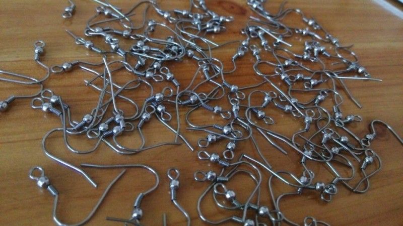 Großhandelsart- und weiseschmucksachen die chirurgischen Edelstahl-Ohr-Draht Hooks ~ with Bead + Coil Ohrring-Entdeckungen silberner Ton DIY finden
