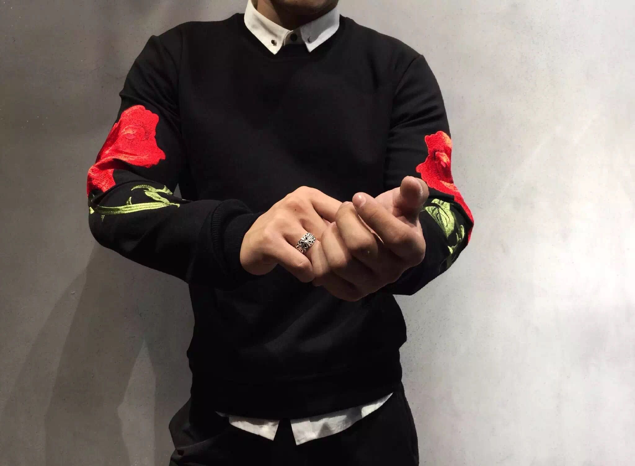 Compre Camisola De Moletom Masculina Masculina De Manga Comprida Com Manga Longa De Inverno Metrosexual Design De Bordados De Rosas De Chenjinsheng1, $148,17 | Pt.Dhgate.Com