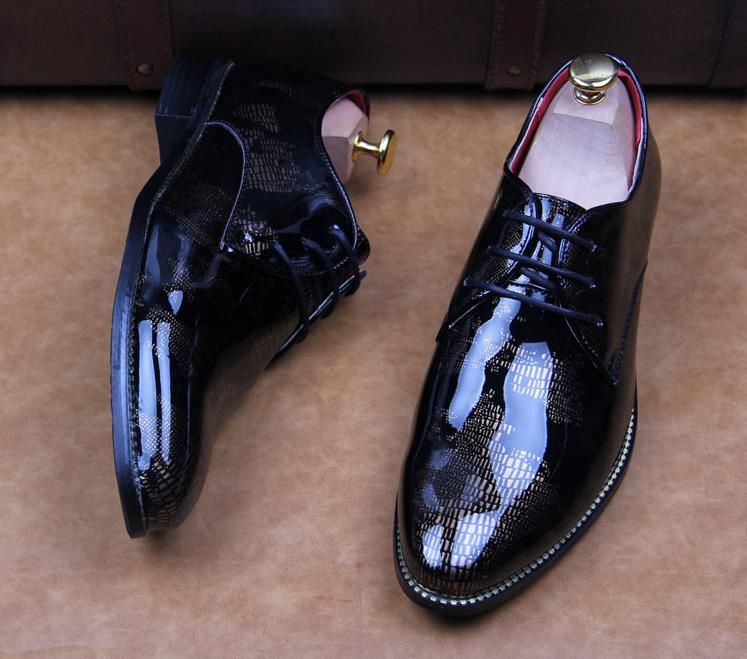 Großhandel ERRFC Designer Männer Schwarz Kleid Schuhe Gold Shadow Lackleder Luxus Mode Bräutigam Hochzeit Schuhe Männer Oxford Qshoes 38 44 Von Mittelalter klassische handgefertigte Stiefel mit Muster