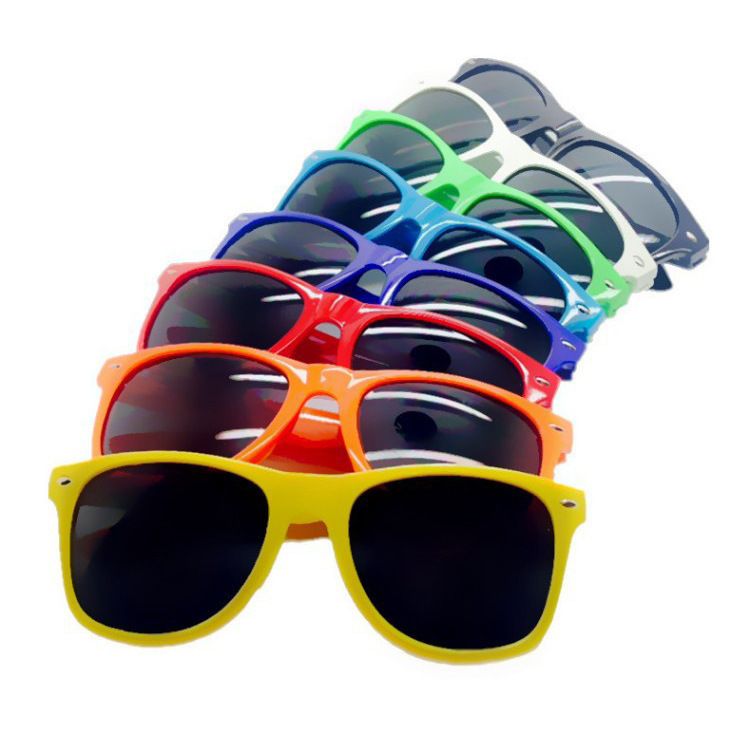 14 Farben heißen Verkauf klassischen Stil Sonnenbrille Frauen und Männer moderne Strand Sonnenbrille Multi-Color-Sonnenbrille