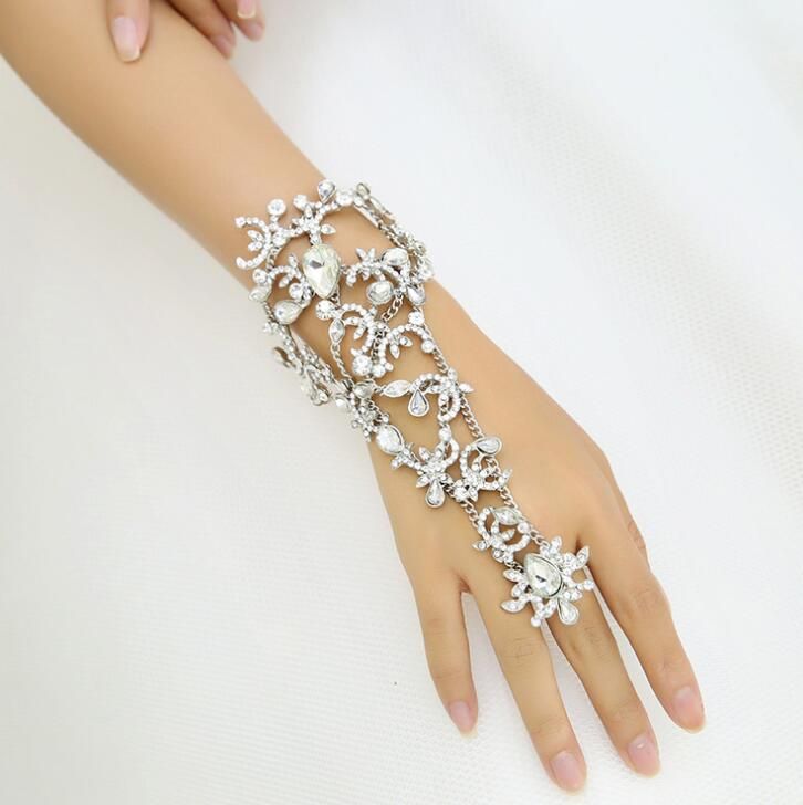Acheter Fleur De Cristal Bracelets De Mariee Accessoires De Mariage Porte Main Bracelet Femmes Strass Bijoux De Demoiselle Dhonneur Bracelets Bangles Chaud De 6 03 Du Shunwedding Dhgate Com