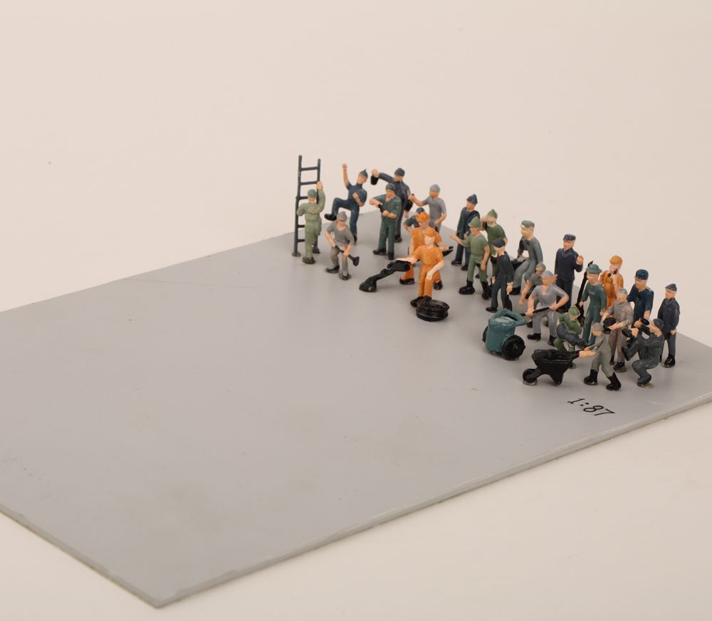 ho scale model figures