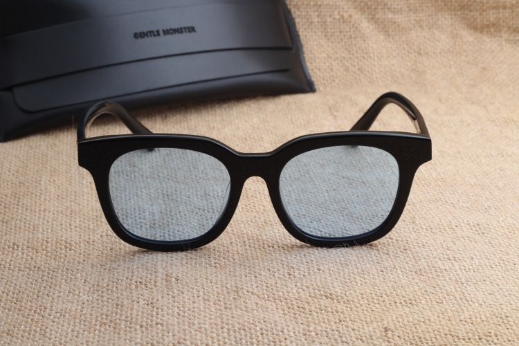 sunglasses with v on side