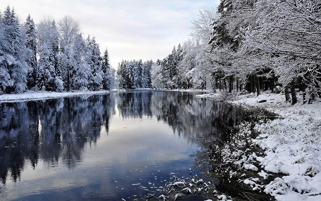 Compre Altas Montanhas E Montanhas Lago Floresta Paisagem De Neve