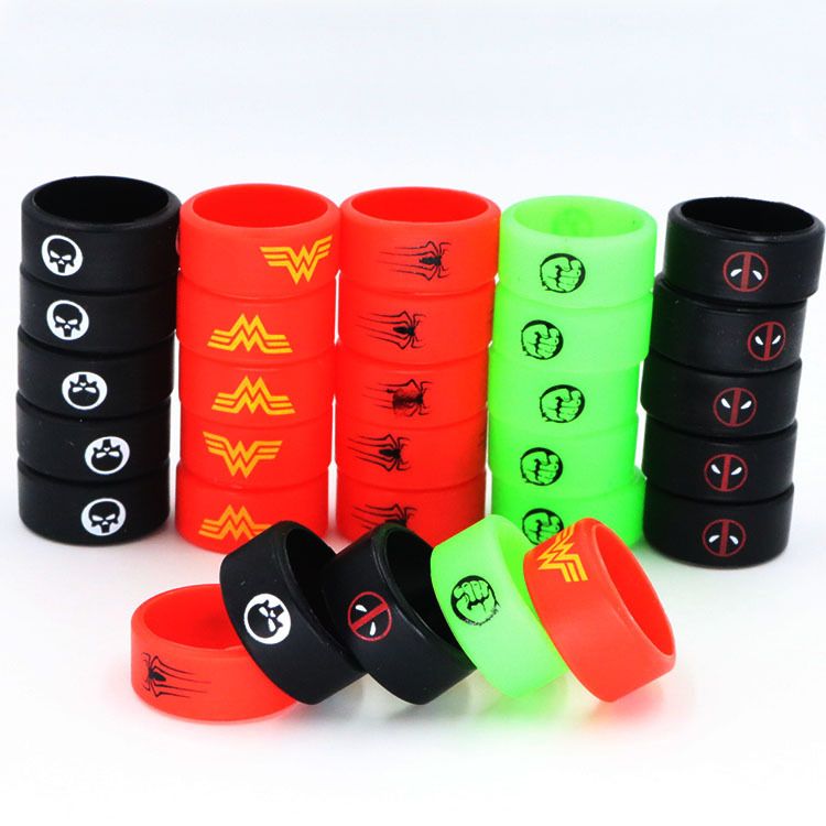 واقية سيليكون Vape الفرقة حلقة الديكور خواتم مطاطية سوبرمان Deadpool باتمان هالك إلخ 11 قطع شعار صالح E السجائر Dhl شحن 2021 من Paxstore 0 74ر س موبايل Dhgate