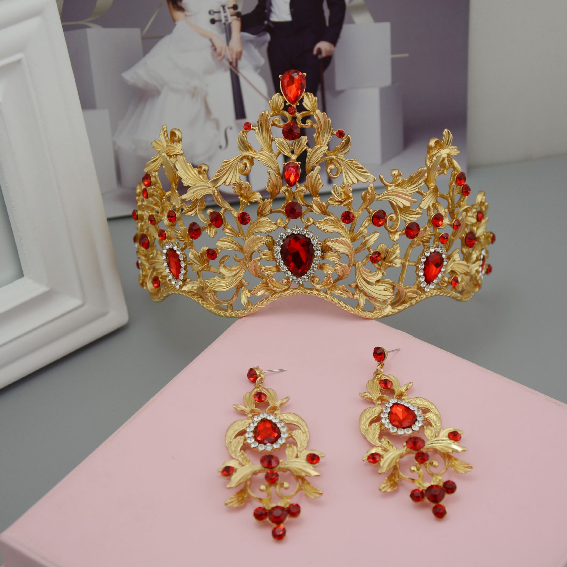 Diademi nuziali barocchi vintage Parure di cristalli rossi oro Principessa copricapo Splendidi diamanti bianchi Diademi e corone di nozze Set 15 * 10 H18