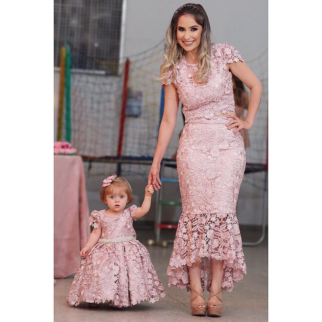 Billig Blush Lace Mutter und Tochterkleider Abendkleidung Juwel Neck Mermaid Prom Kleider mit Kappenärmeln Zwei Stücke Abendkleid