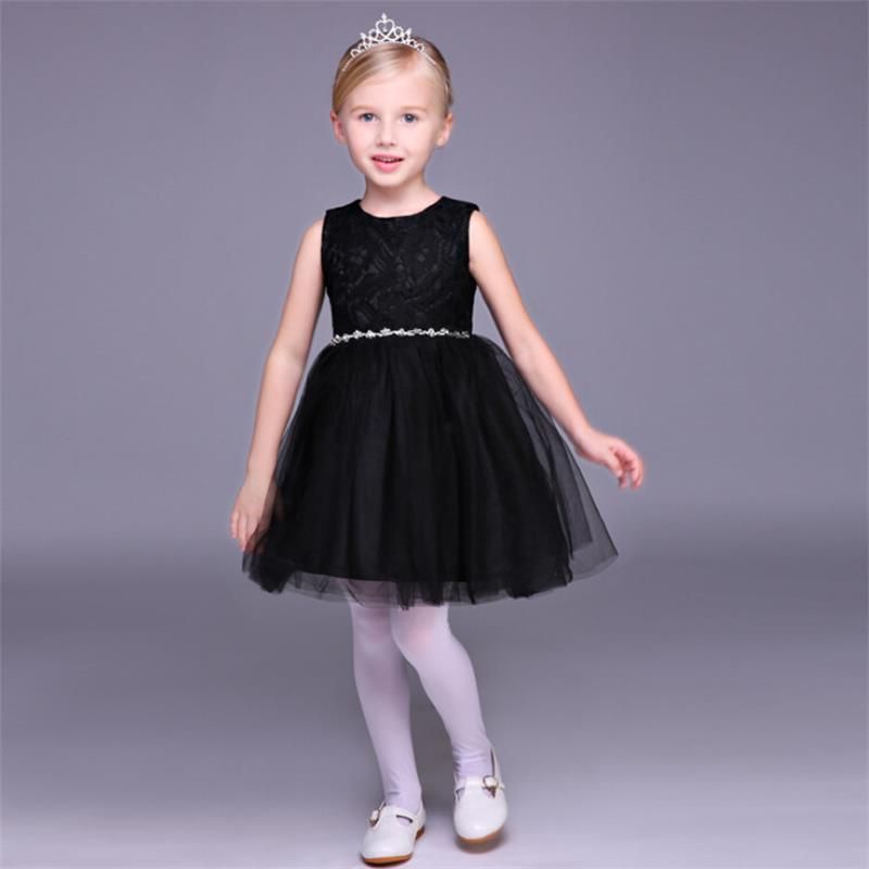 vestido curto de criança