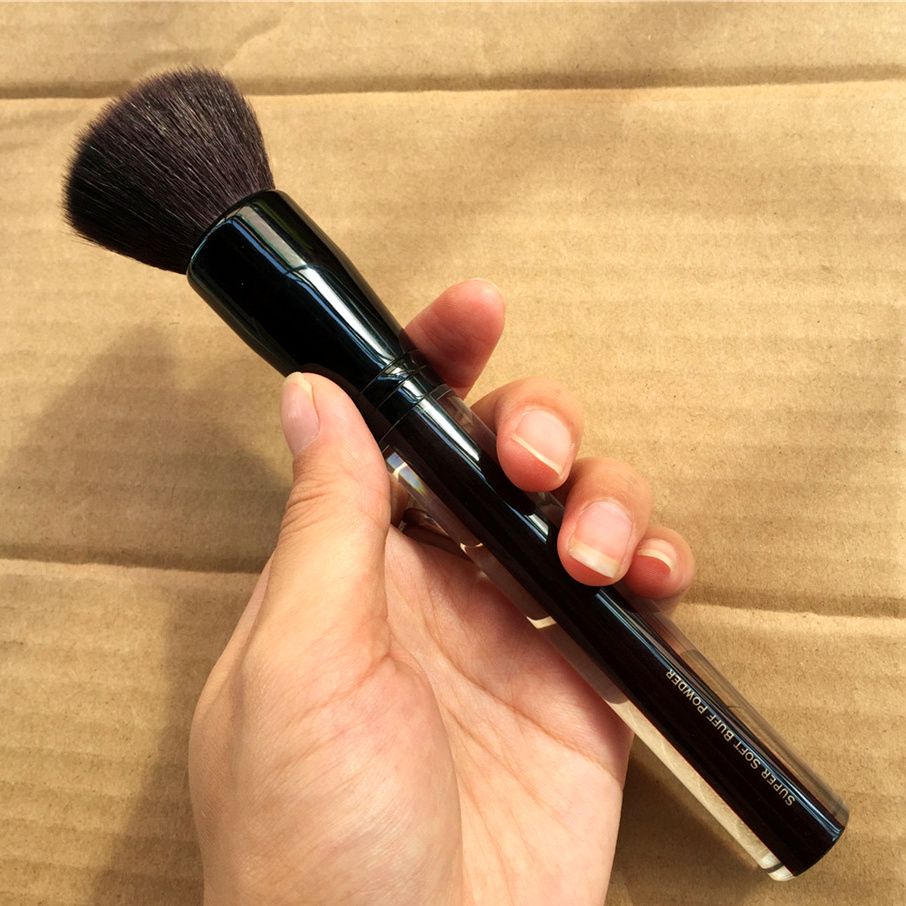 kevyn aucoin powder brush