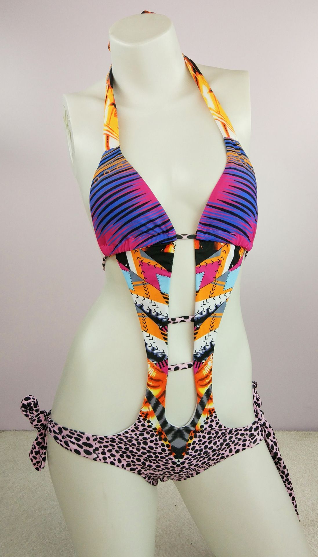 Compra 2017 Moda De Europa Caliente De Las Mujeres Del Verano De Una Sola  Pieza Traje De Baño Leopardo Traje De Baño Halter Traje De Baño Sin Espalda  Bikini Traje De Baño