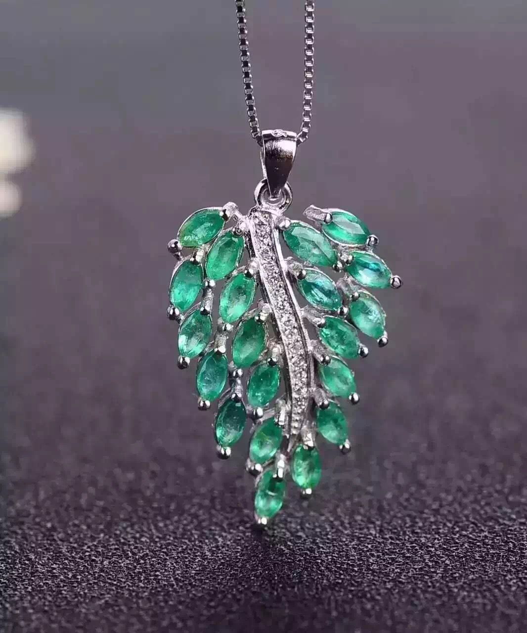 Wholesale Luxury Emerald Pendant 2.5*5mm Natural Emerald Pure 925