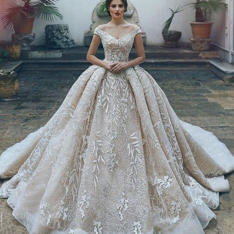 [تصویر:  saudi-princess-lace-wedding-dresses-elegant.jpg]