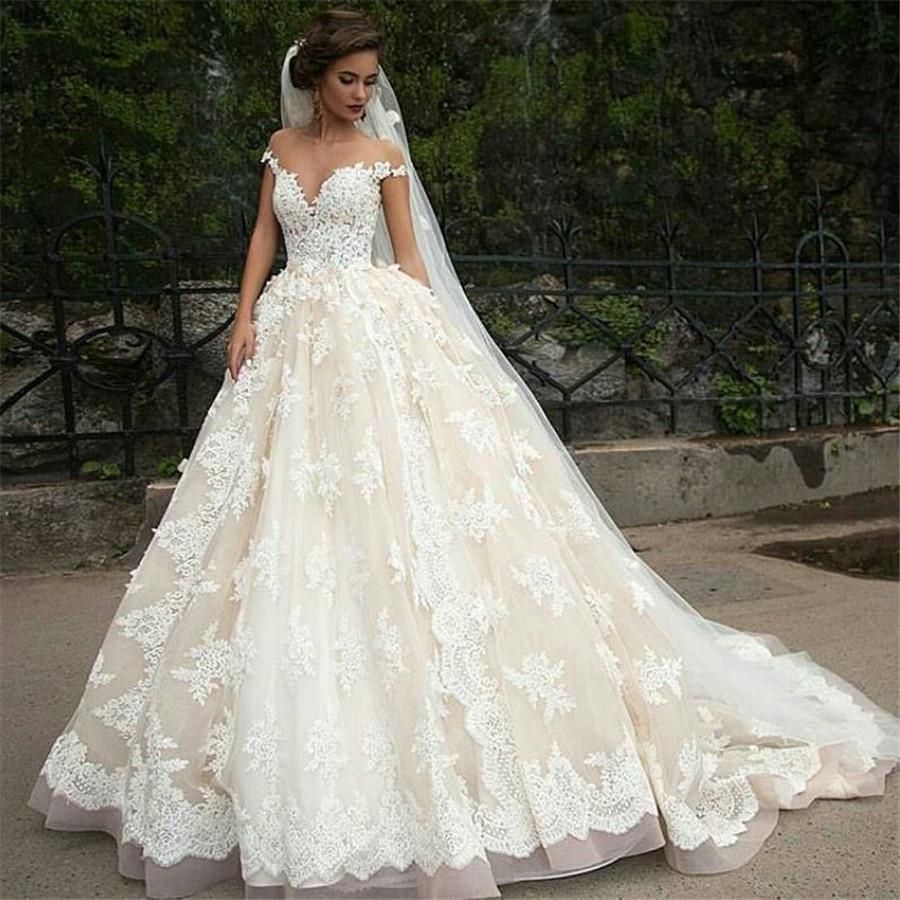 Compra 2018 Vestidos De Novia Modestos De Encaje Sheer Neck Cap Mangas  Flores En 3D Sin Respaldo Vestido De Gala Vestidos De Novia Elegantes  Vestidos De Novia Barato | Entrega Rápida Y