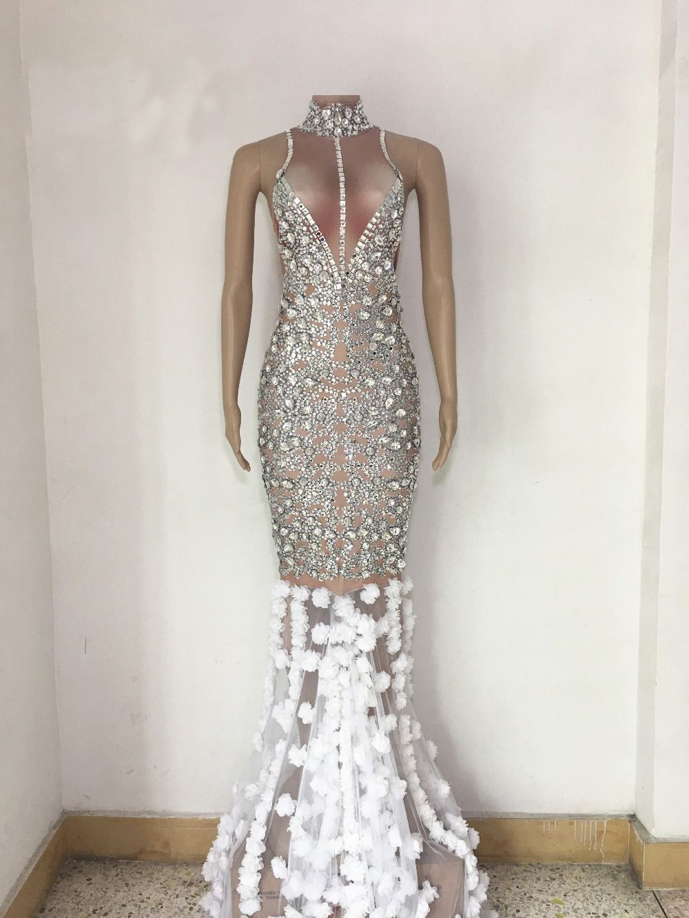 Großhandel Ds Dj Kleid Luxuriöse Strass Kleid Glisten Stones Abend Lange Zug Blumen Kleid Frauen Prom Geburtstag Feiern Silberne Kleider Von