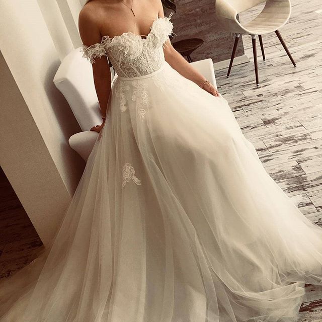 sweetheart lace bridal gowns